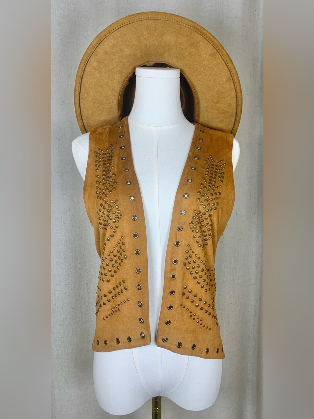 Fornia Faux Suede Studded Western Vest L Boho Cowgirl